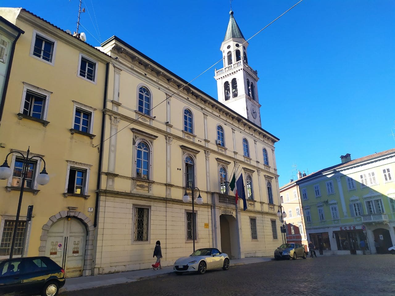 Tenta di lasciare l'Italia con un passaporto falso, arrestato 35enne a Ronchi